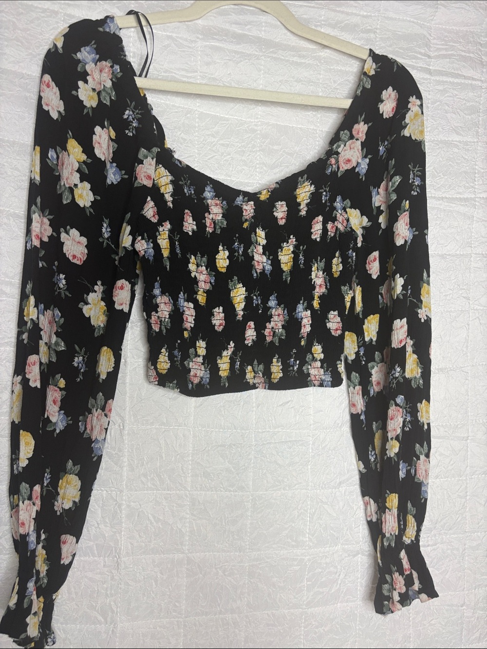 Hollister Black Floral Smocked Long-Sleeve Crop Top small